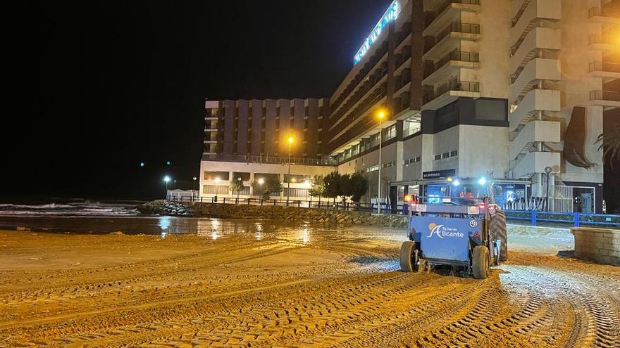 Limpieza de playas de Alicante tras el temporal