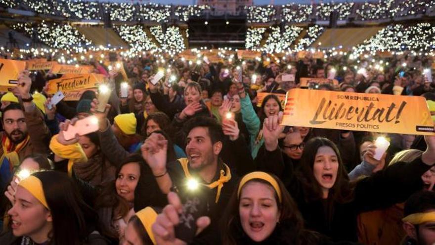 Miles de personas acuden al concierto de Montjuic por &#039;&#039;la libertad de los presos políticos&#039;&#039;