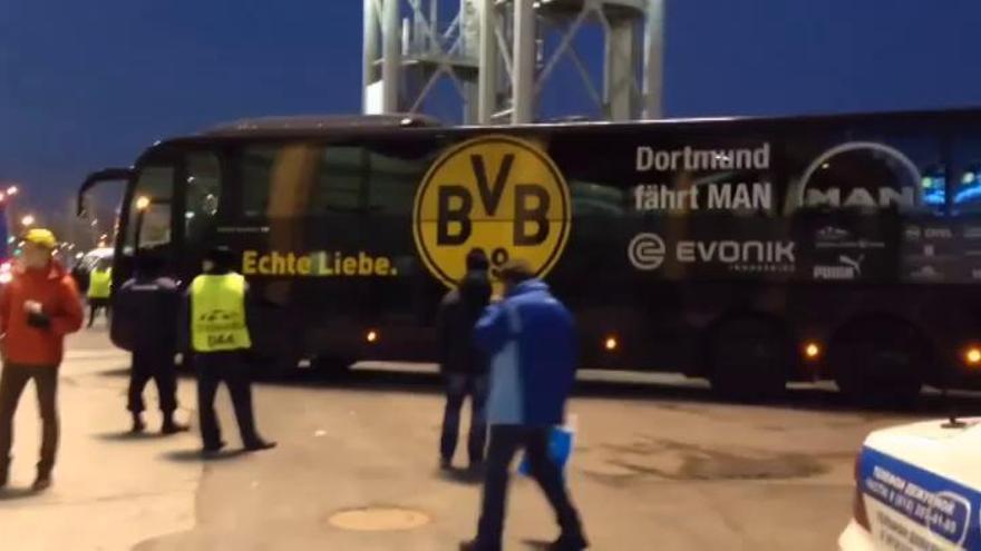 Marc Bartra, herido leve en una explosión al paso del autobús del Dortmund