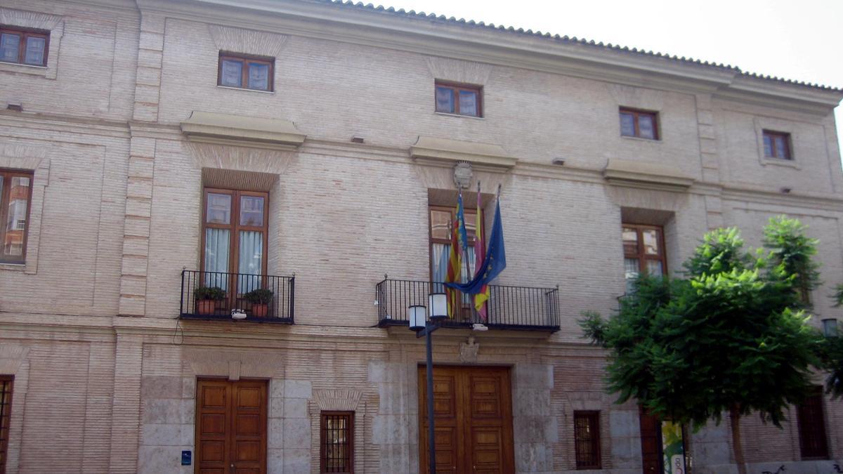 Foto de la fachada del Ayuntamiento de Catarroja en la comarca de l’Horta.