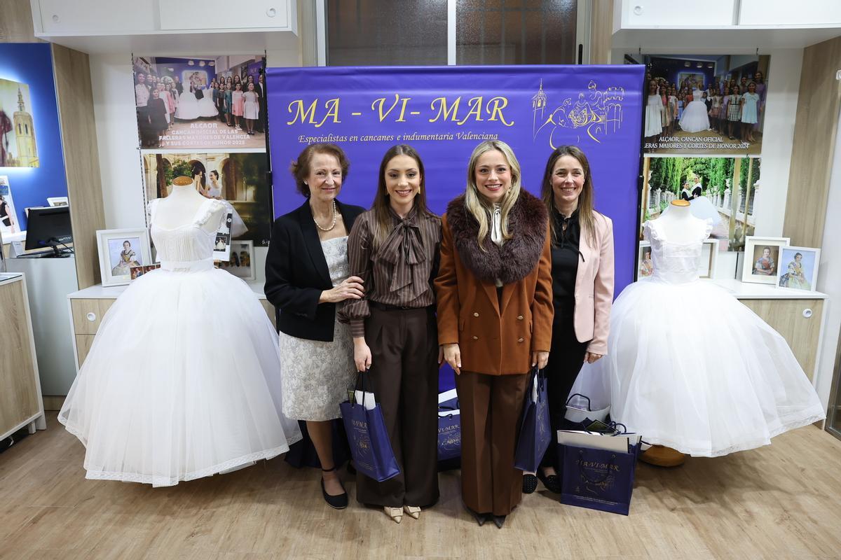 Mavimar entrega los cancanes del traje Siglo XVIII