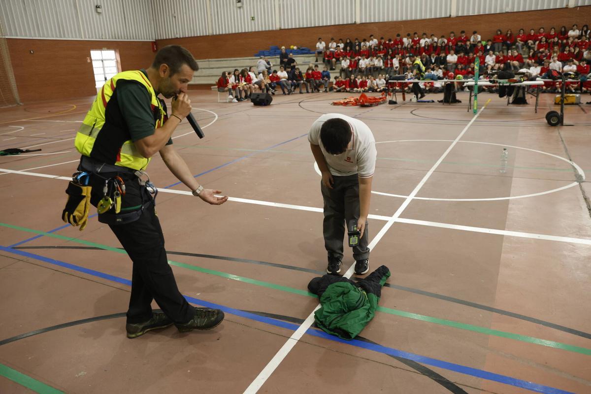 Avilés. Colegio Santo Ángel. Reportaje de las jornadas de emergencias del centro. A las 13.00 exhibición de los del GREIM