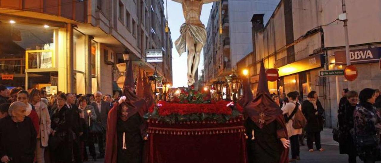 Esta cofradía sacó en procesión en 2015 al Cristo de la Pasión. // Bernabé/Luismy