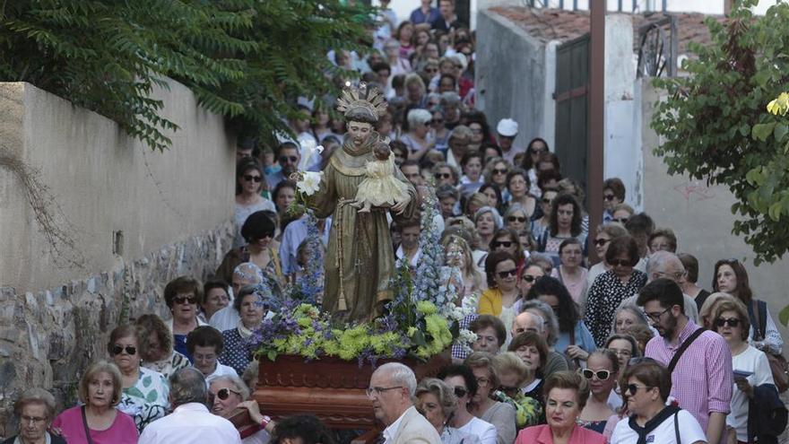 El coronavirus también frena la procesión de San Antonio en Cáceres