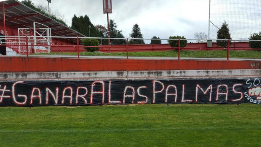Pancarta colocada ayer en Mareo por aficionados del Sporting.