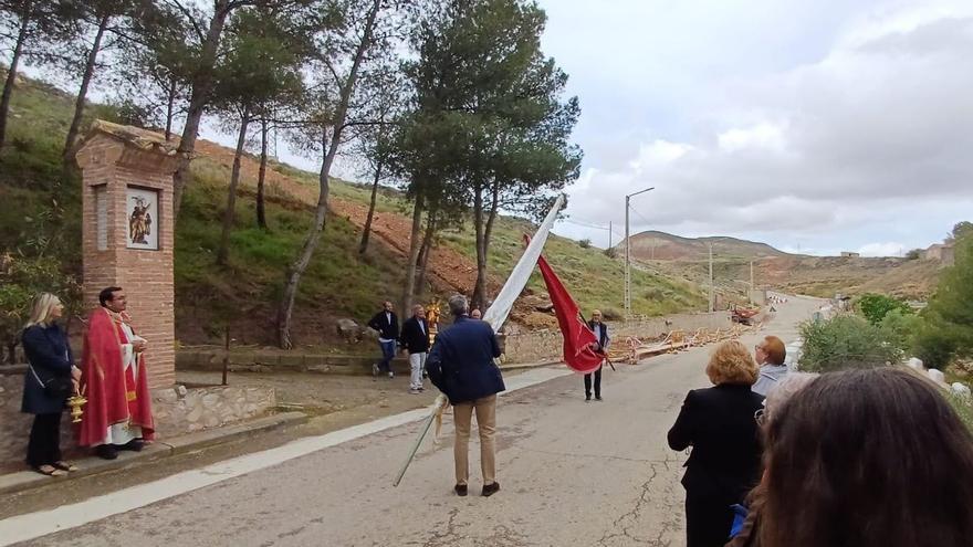 ‘Riña’ de banderas celebrada el 29 de abril con motivo de las fiestas de San Pedro Mártir. | CARMELO LOSTAL