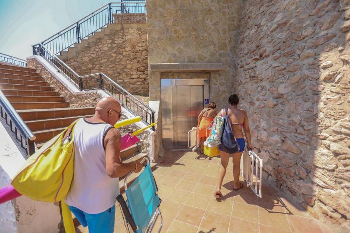 Un informe establece que son necesarios cinco meses para un nuevo ascensor sin contar el proceso de licitación aún pendiente