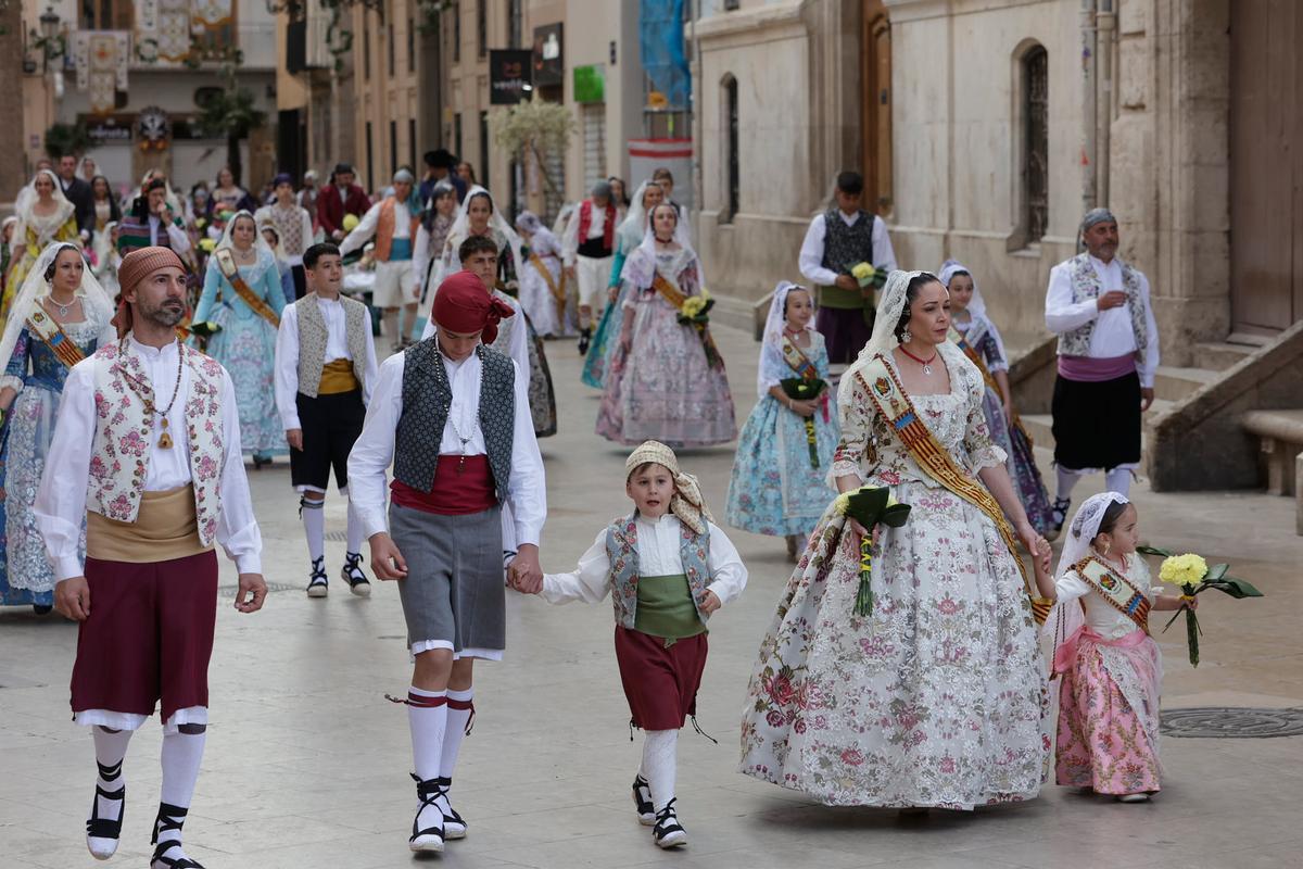 Todas las fotos de la Ofrenda del 18 de marzo por la calle San Vicente hasta la 17:30 horas Todas las fotos de la Ofrenda del 18 de marzo por la calle San Vicente hasta la 17:30 horas