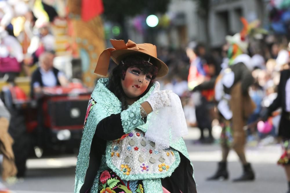 Desfile del Día de América en Asturias dentro de las fiestas de San Mateo de Oviedo