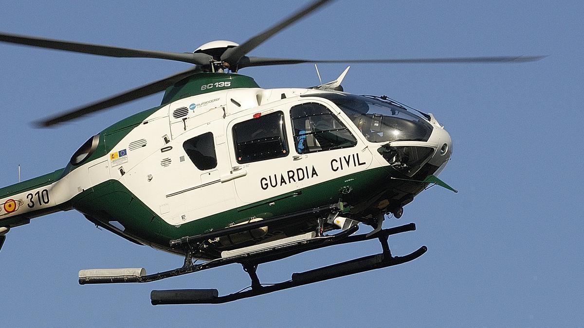 Per Helikopter wollen Beamte der Guardia Civil die Leiche des Wanderers nach Palma bringen.