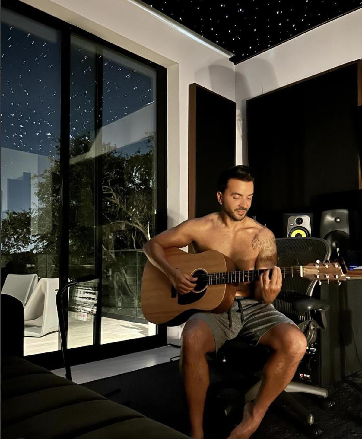El estudio de grabación de Luis Fonsi, con techo 'estrellado'