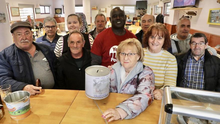 Historia solidaria en Gijón: los mayores del Polígono recaudan dinero para regalar una vaca a la aldea senegalesa de un vecino