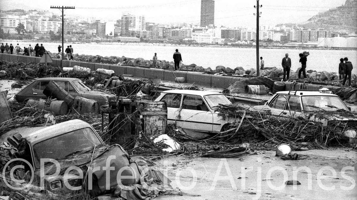 Así fue la riada del 20 de octubre de 1982 en Alicante: el día que el cielo se rompió sobre la ciudad