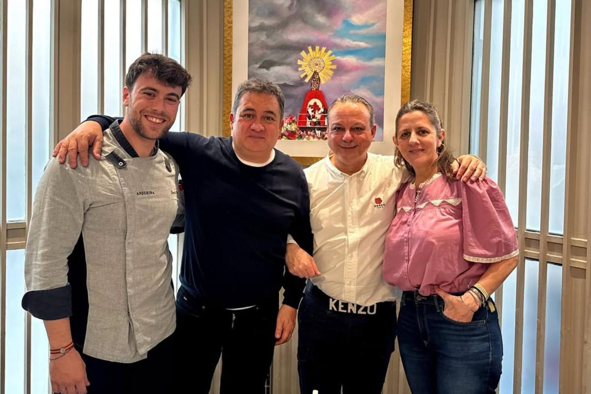 Secun de la Rosa con David Val, Pepe Romeo y Lorena Berdún en el restaurante Novo Maite Anduriña