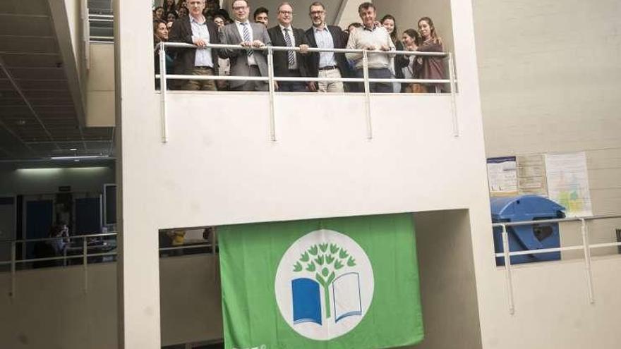 La bandera verde en la facultad de Educación.