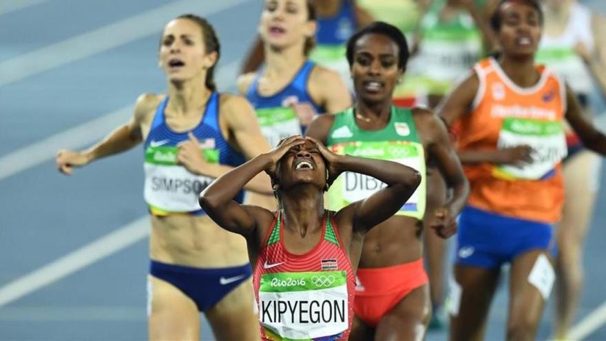 Kipyegon vence en la revancha con Dibaba en 1.500 metros