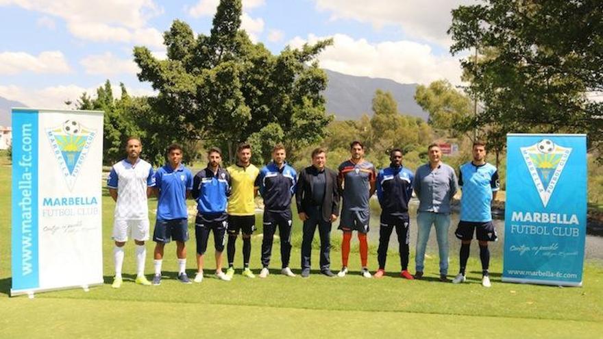 Imagen de la presentación de las equipaciones para esta temporada del Marbella FC, vigente líder del Grupo IV de Segunda División B.