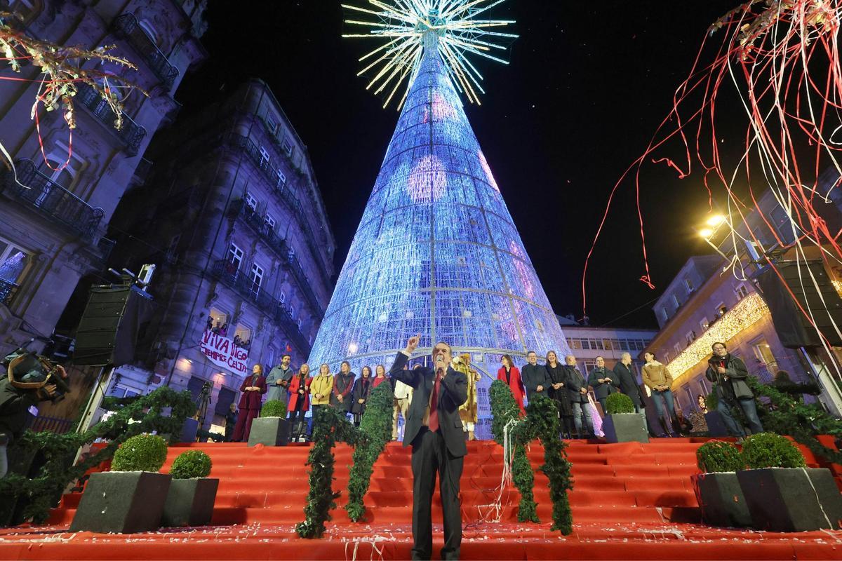 Vigo enciende la Navidad más grande de su historia ante miles de personas
