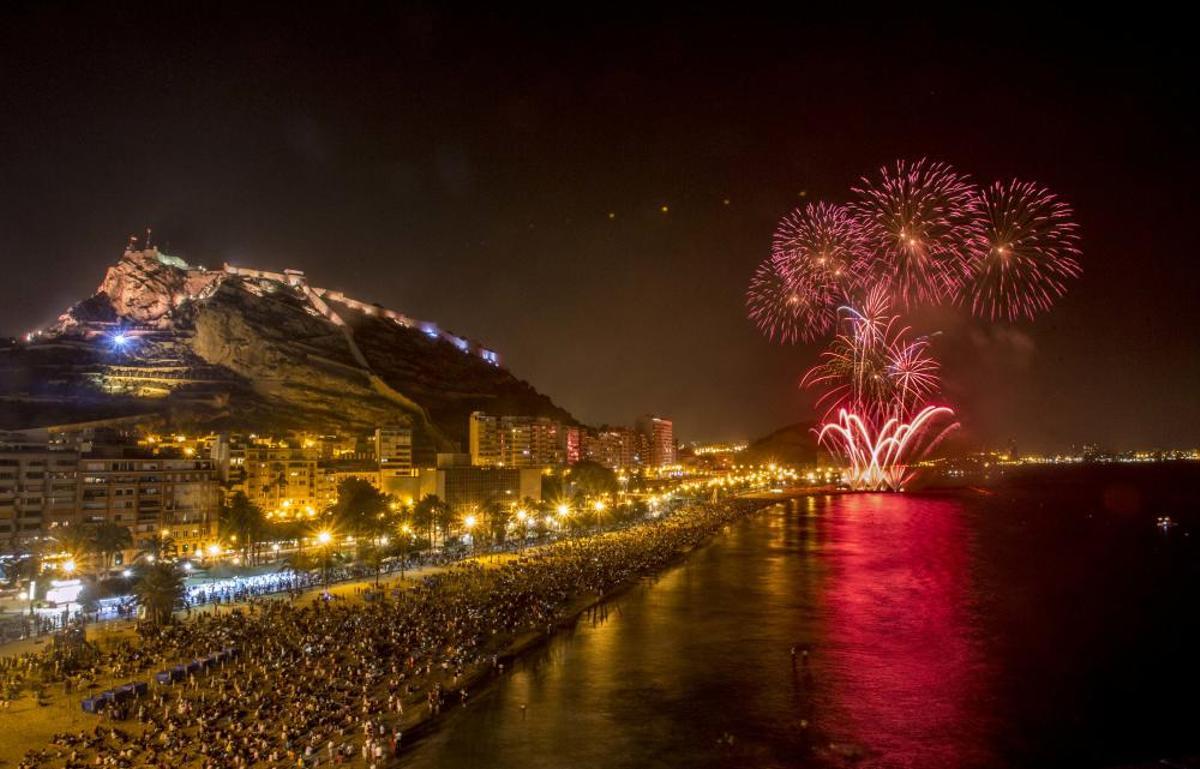 Fuegos cromáticos la primera noche