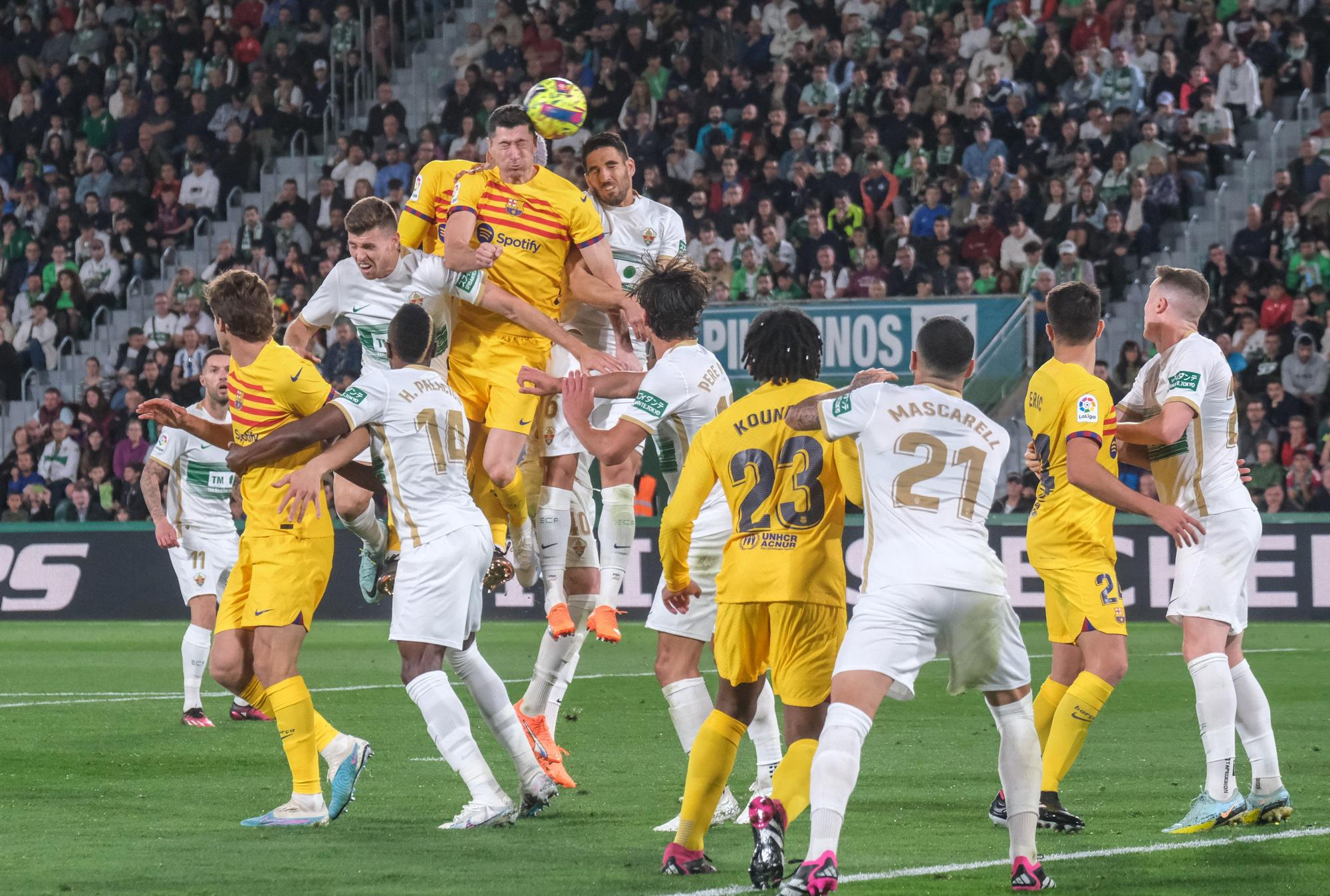 Así se ha vivido el Elche - Barça en el Martínez Valero