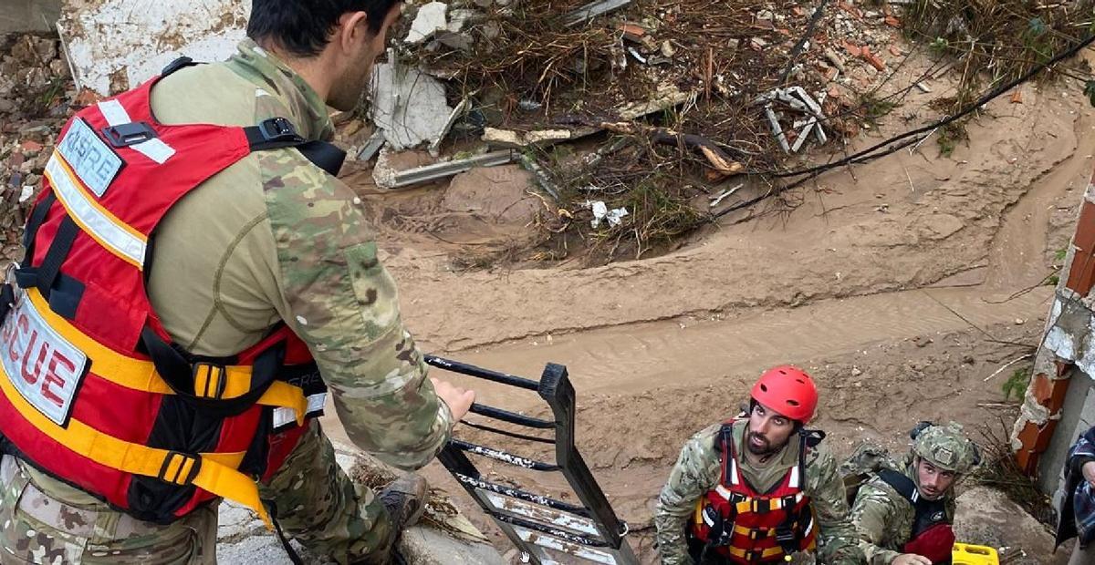 Soldados del Mando de Operaciones Especiales buscan desaparecidos entre el barro de Letur (Albacete)