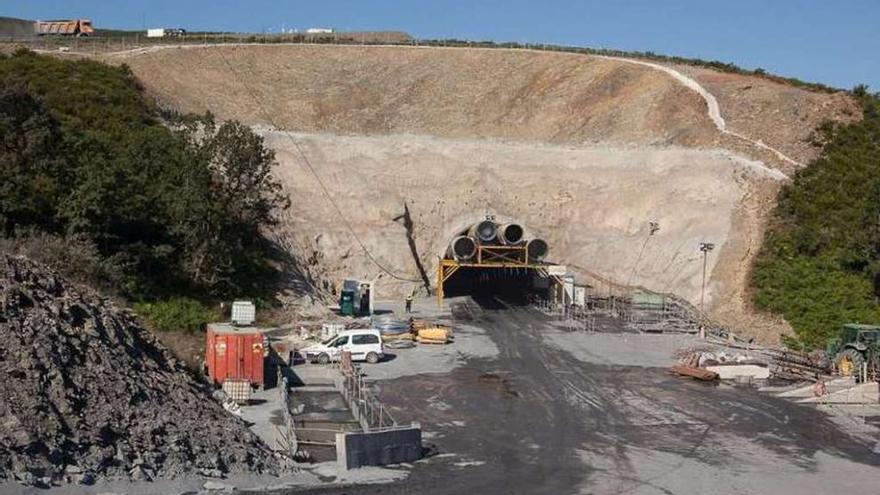 Adif concluye la perforación del túnel del Espiño del AVE, a su paso por A Gudiña y Vilariño de Conso