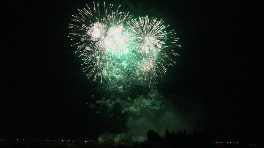 Vuelve a ver el segundo castillo de fuegos artificiales de la Magdalena 2019