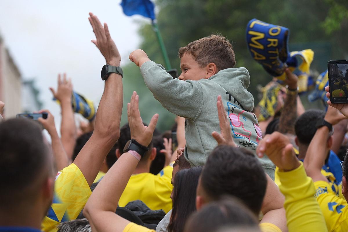 UD Las Palmas: bajada de la guagua por Fondos de Segura