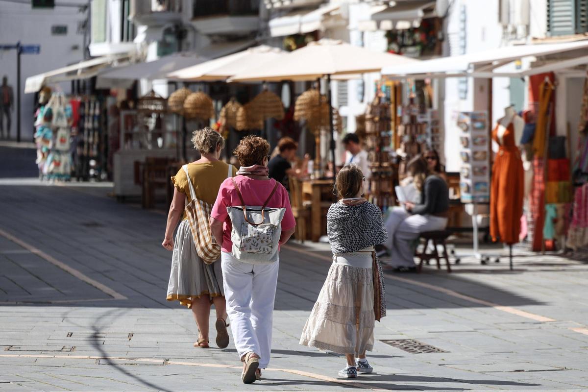 Galería: los comercios de la zona del puerto de Ibiza recobran vida durante la Semana Santa