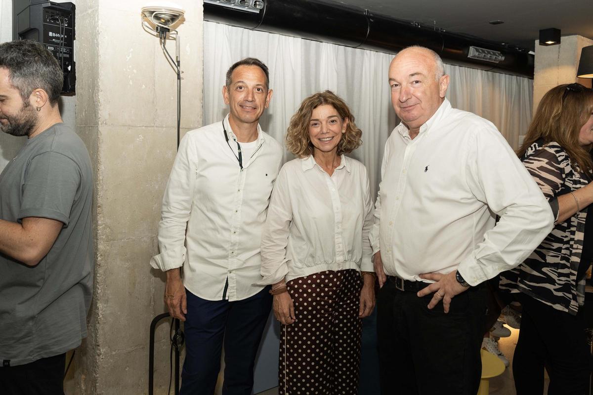 Fernando y Jane Fortea con Sígfrido Serra, de Muebles y arte Serra