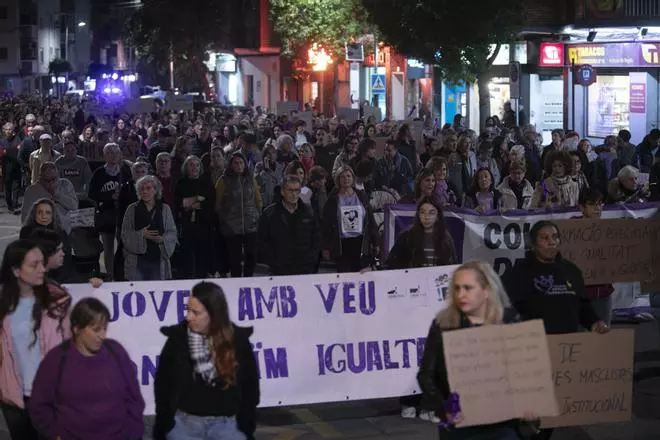Manifestación por el 25N en el Port de Sagunt,