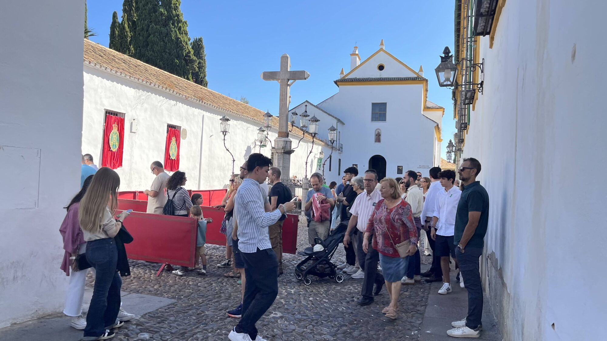 Las visitas a los templos del Magno Vía Crucis, en imágenes