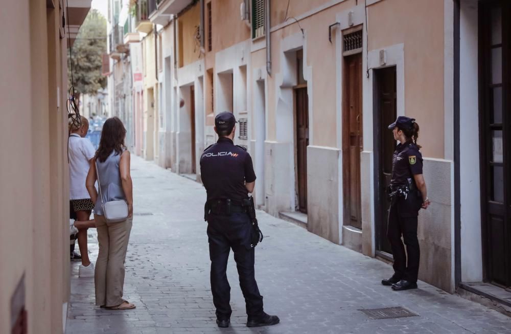 Investigan la muerte de una anciana en su rellano en Palma