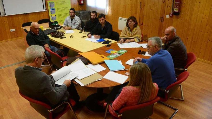 La Xunta da Mancomunidade se celebró ayer en el complejo medioambiental de A Portela. // G.Núñez