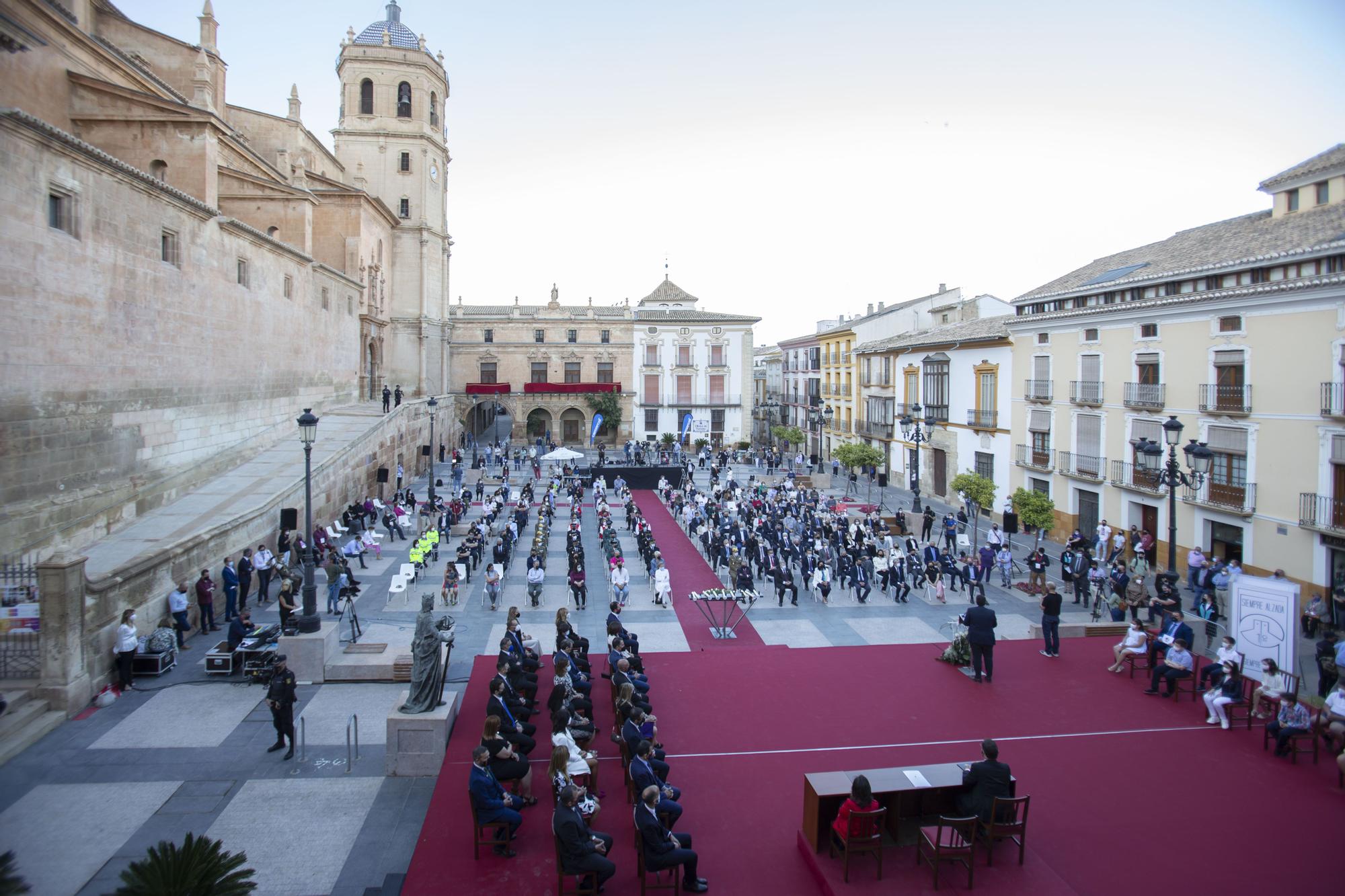 Lorca honra la memoria de las nueve víctimas de los terremotos con un emotivo memorial