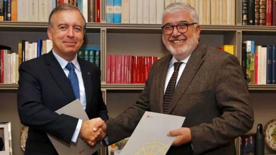 Abanca pone a la venta su parte en el accionariado de la dueña de Monbus