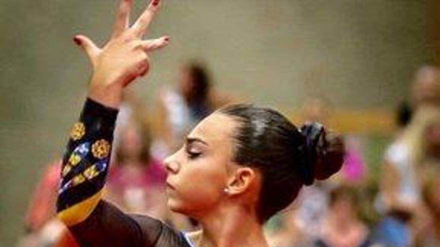 A la tendra edat de catorze anys, Andrea Carmona és una de les perles de la gimnàstica artística estatal