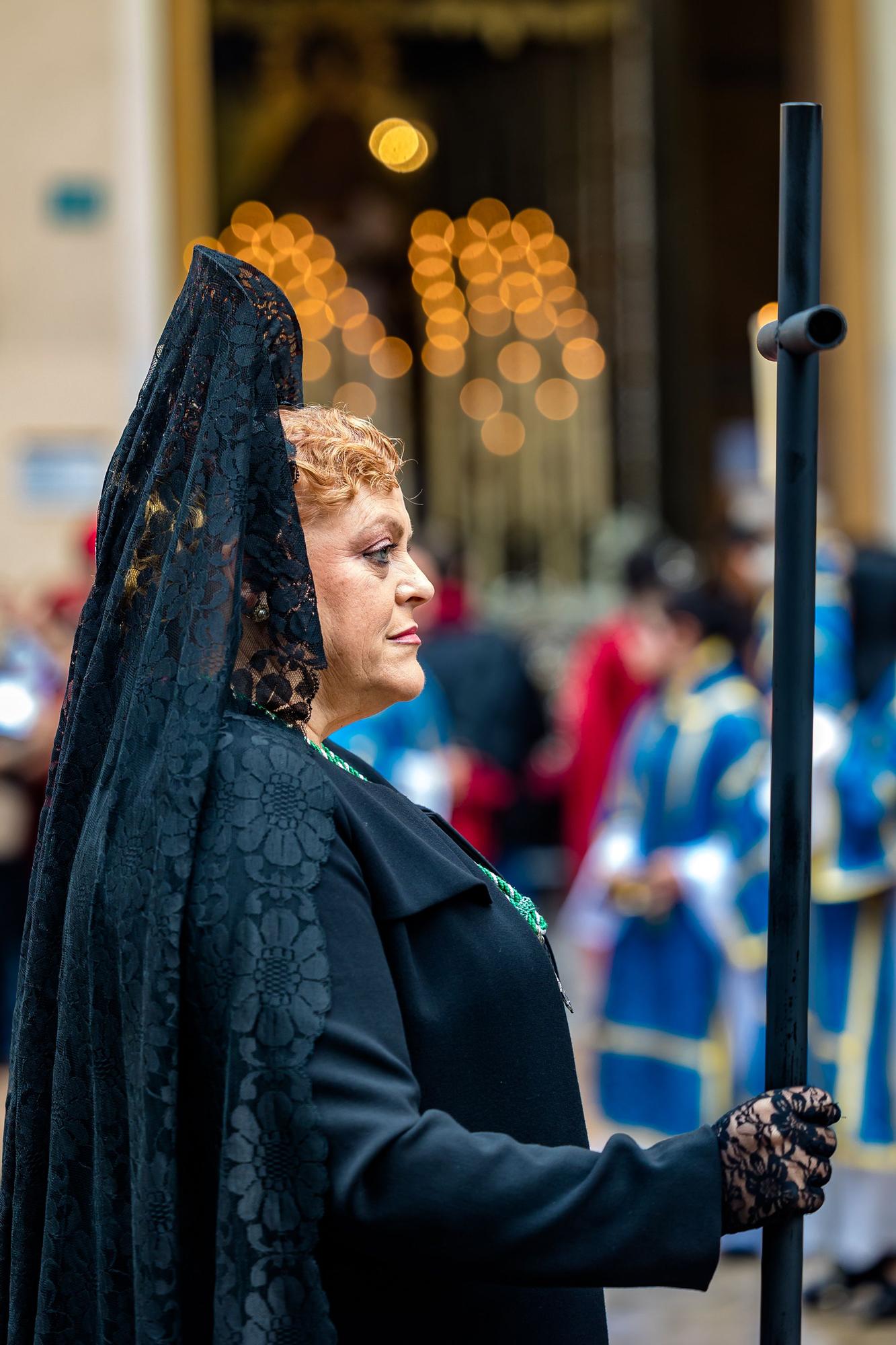 Procesión del Ecce Homo en Alicante  En Alicante las primeras imágenes en llegar eran las de la procesión del Ecce Homo que estrenado en esta procesión la primera fase del nuevo paso del Señor, consistente en parihuela y ebanistería. Esta cofradía celebra el 75 aniversario de su fundación.