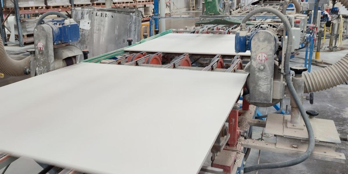 La corporación municipal de Vila-real lanza un mensaje de apoyo al sector cerámico de la ciudad y de la provincia.