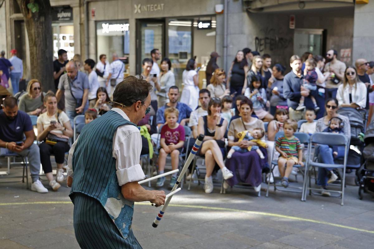 Fotos de les Festes de Primavera, amb espectacles de circ i la trobada de sacaires