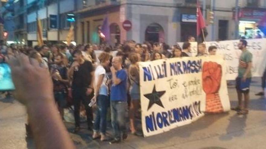 Manifestació contra la llei Mordassa al centre de Manresa