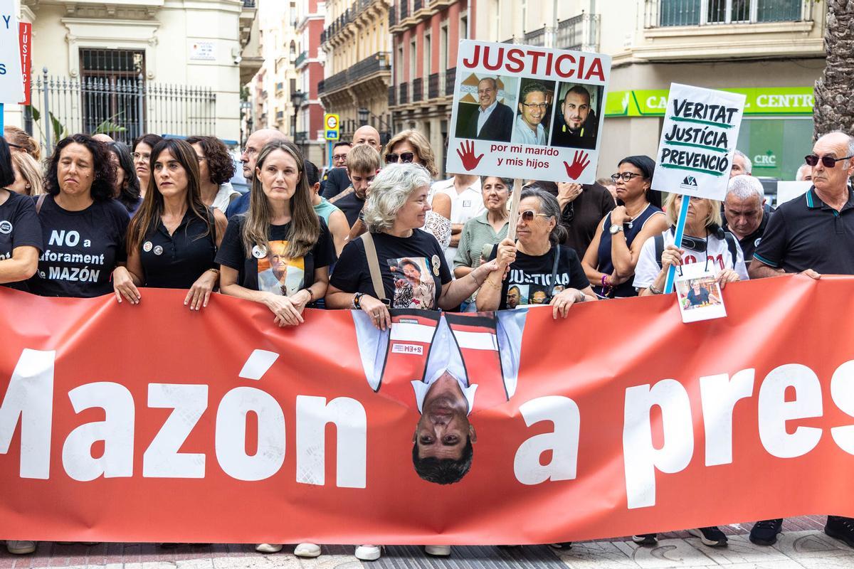 Las asociaciones de víctimas de la dana protestan en Alicante