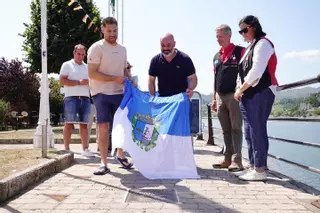 Descubierta la placa conmemorativa de los últimos ganadores del Descenso del Sella, en Ribadesella