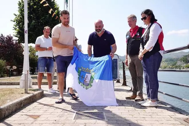 Descubierta la placa conmemorativa de los últimos ganadores del Descenso del Sella, en Ribadesella