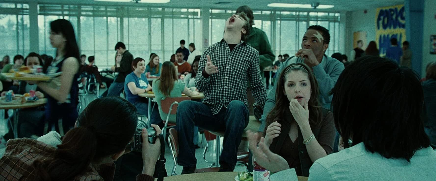 Crepúsculo, escena del comedor