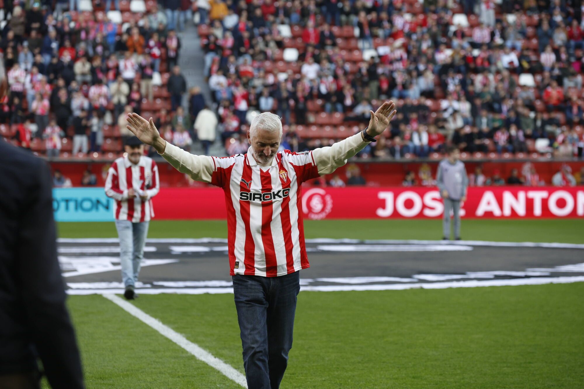 EN IMÁGENES: Gran victoria del Sporting contra el Granada en El Molinón