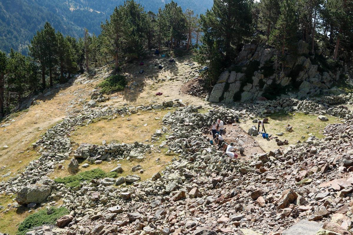 Les imatges dels arqueòlegs del GIAP-ICAC al jaciment de la Cerdanya