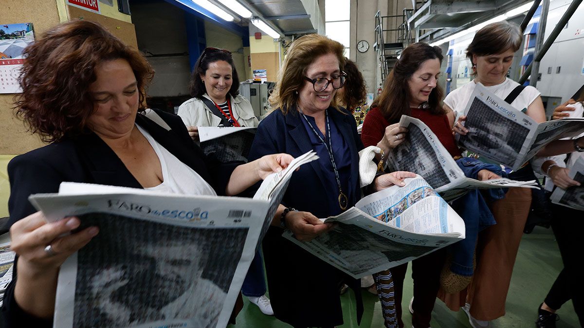 Los ejemplares de la octava edición del FARO DA ESCOLA se materializan en papel