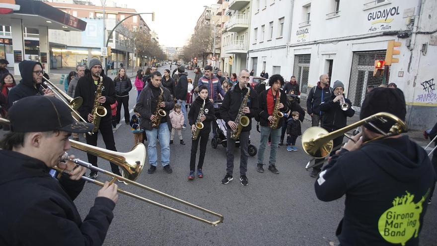 Cercavila a peu per Santa Eugènia amb la Girona Marxing Band