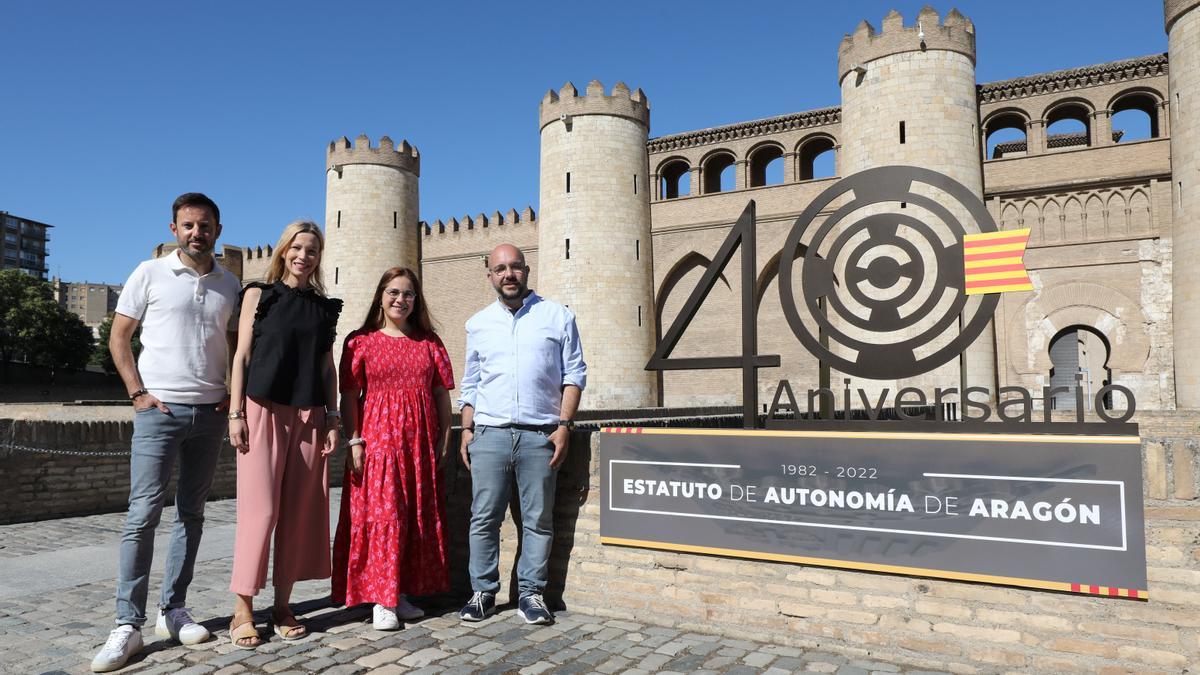 Sergio Melendo, Sara Castillero, Isabel Aparicio y Miguel Serrano nacieron en 1982, año en que se aprobó el Estatuto de Autonomía de Aragón.